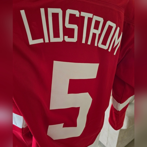 Nicklas Nik Lidstrom Detroit Red Wings 2011 Reebok Hockey Jersey Mens Small Unis - Picture 11 of 16